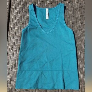 Athleta tank top. Size XS. Peacock/teal bue